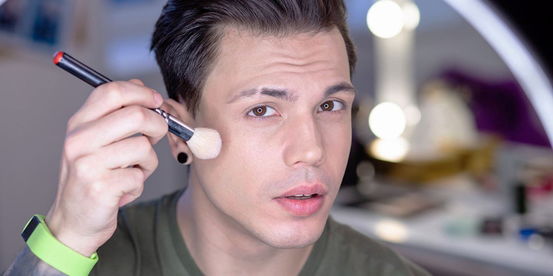 Maquillage Pour Hommes : Comment Mettre En Valeur Vos Traits Sans En Faire Trop